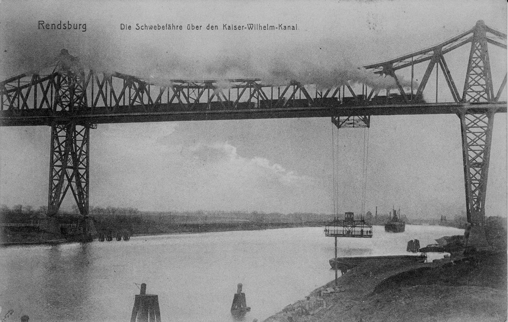 Rendsburg Hochbrücke mit Kriegsschiff 1929